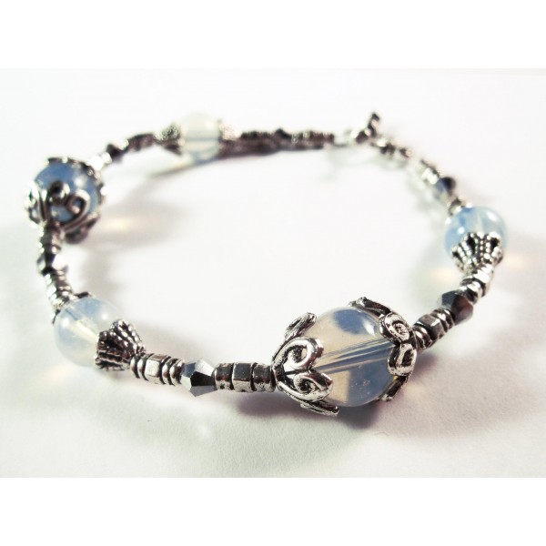 Armband mit Glas Opalperlen, geschliffenem Glas und Metallperlen - Schmuck Bastelset - Leisure-Beads DIY