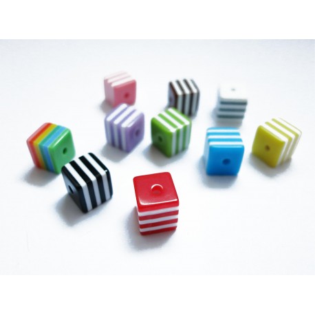 Leisure-Beads - 10 bunt gestreifte Würfel Acryl Perlen 8x8mm im bunten Perlenmix - Acryl Schmuckzubehör