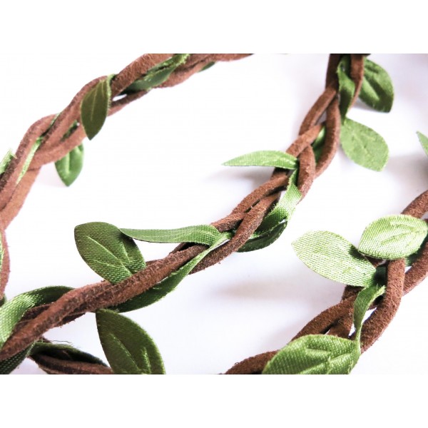 1m braunes geflochtenes Kunstleder Band mit grünen Satinblättern Endbreite 6mm in Wildlederoptik - Schmuckzubehör - Leisure-Beads DIY