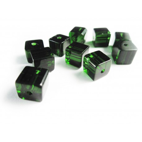 Leisure-Beads - 10x Grüne 8x8mm Glas Würfel Perlen - Schmuckzubehör Glasperlen