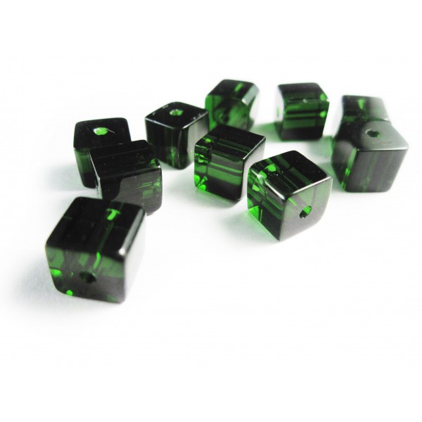 10x Grüne 8x8mm Glas Würfel Perlen - Schmuckzubehör Glasperlen - Leisure-Beads DIY