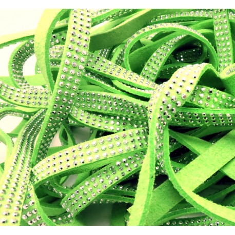Leisure-Beads - 1m hellgrünes Kunstlederband 8mm mit silberfarben Nieten grünes Schmuckband Wildlederoptik für Armbänder - Schmuckzubehör Lede