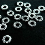 20x Ring 4,5mm geschlossen rund geriffelt silberfarben - Schmuckzubehör