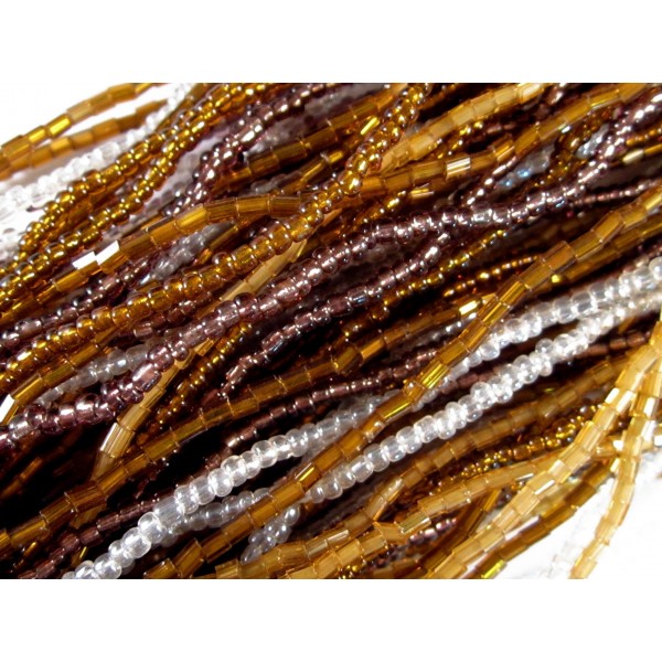 85g Mix aus braunen und weissen Rocailles und Stiftperlen Strängen - Schmuckzubehör Rocailles