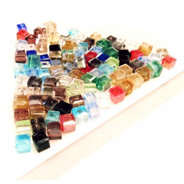 50x bunte 4x4mm Glas Würfelperlen mit geschliffener Kante bunter Perlenmix mit Glanz Cube Perlen - Schmuckzubehör - Leisure-Beads DIY
