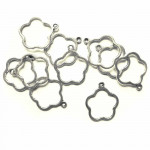 10x silberfarben Blume 20mm Schmuck Anhänger - Schmuckzubehör