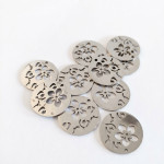 1x silberfarbener Edelstahl Anhänger 20x1,1mm mit Blumen II. WAHL - Schmuckzubehör