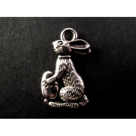 Leisure-Beads - 1x silberfarben Osterhase Anhänger mit Osterei 17x10x2mm Schmuckanhänger - Schmuckzubehör
