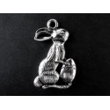 1x silberfarben Osterhase Anhänger 30x28x3mm mit Osterei silberfarbener Schmuckanhänger - Schmuckzubehör