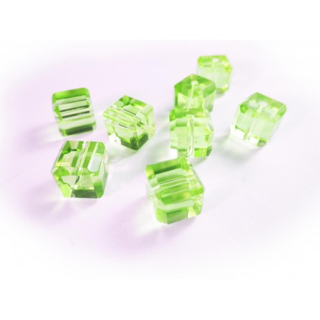 Leisure-Beads - 4x hellgrüne 10x10mm Glas Würfel Perlen mit geschliffener Kante - Glasschmuck Schmuckzubehör