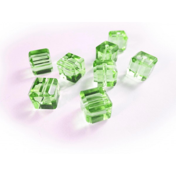 4x Hellgrüne 10x10mm Glas Würfel Perlen mit geschliffener Kante - Glasschmuck Schmuckzubehör